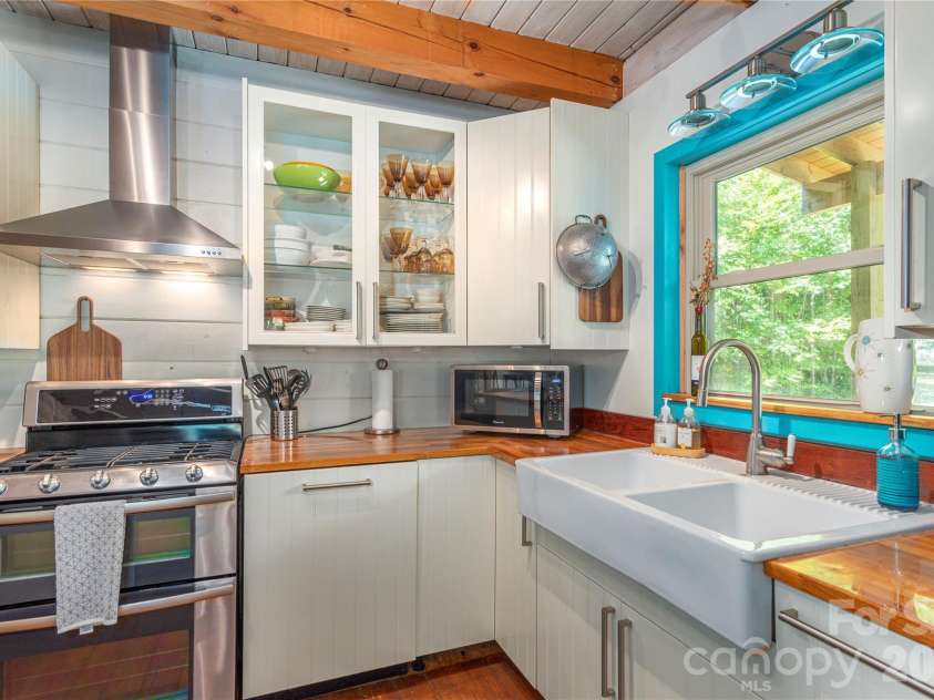 40 Shook Cove Road, Leicester, NC 28748.  MLS# CAR4339815, YatesRealty ID 13201. 