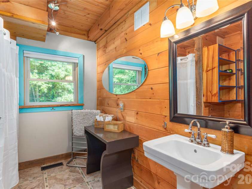 40 Shook Cove Road, Leicester, NC 28748.  MLS# CAR4339815, YatesRealty ID 13201. 