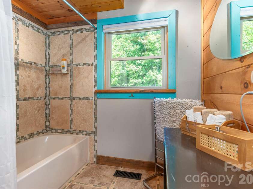 40 Shook Cove Road, Leicester, NC 28748.  MLS# CAR4339815, YatesRealty ID 13201. 