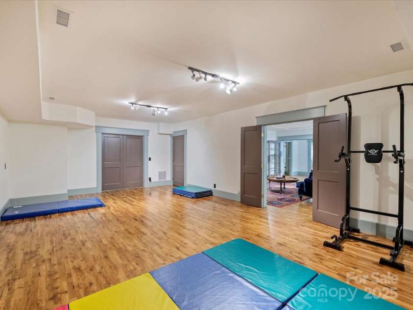 1413 Devon Drive, Charlotte, NC 28209.  MLS# CAR4253248, YatesRealty ID 13202. 
