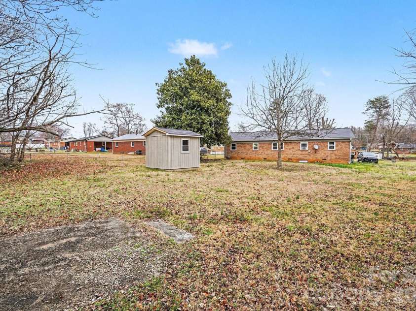1725 26th Street, Hickory, NC 28601.  MLS# CAR4347005, YatesRealty ID 13202. 