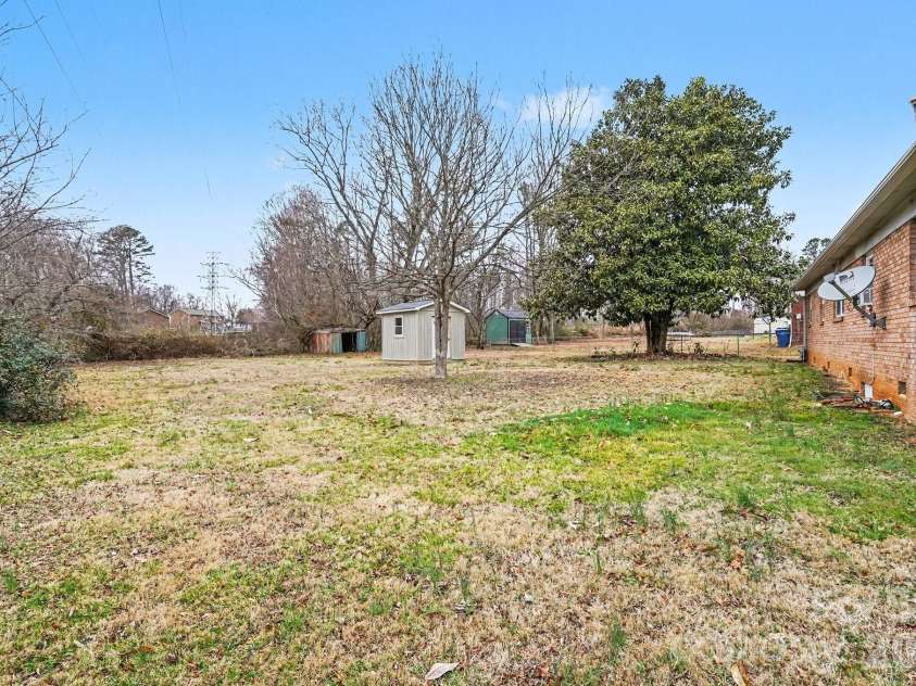 1725 26th Street, Hickory, NC 28601.  MLS# CAR4347005, YatesRealty ID 13202. 