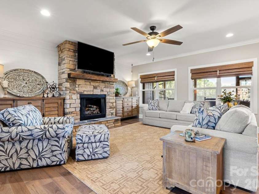 2463 Bridle Court, Lincolnton, NC 28092.  MLS# CAR4370380, YatesRealty ID 13203. 