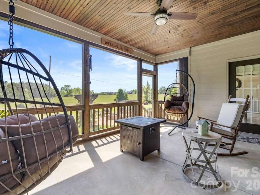 2463 Bridle Court, Lincolnton, NC 28092.  MLS# CAR4370380, YatesRealty ID 13203. 