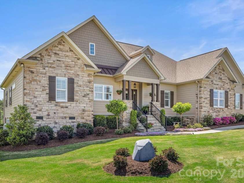 2463 Bridle Court, Lincolnton, NC 28092.  MLS# CAR4370380, YatesRealty ID 13203. 