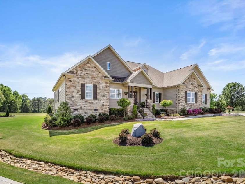 2463 Bridle Court, Lincolnton, NC 28092.  MLS# CAR4370380, YatesRealty ID 13203. 