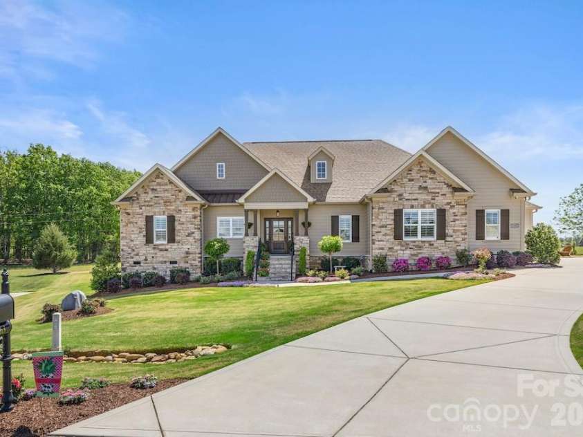 2463 Bridle Court, Lincolnton, NC 28092.  MLS# CAR4370380, YatesRealty ID 13203. 