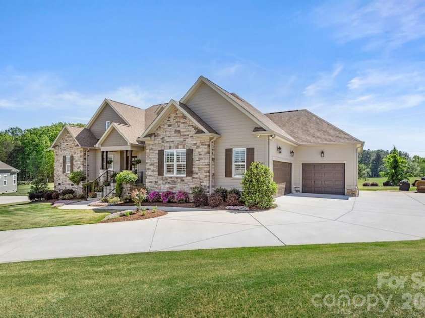 2463 Bridle Court, Lincolnton, NC 28092.  MLS# CAR4370380, YatesRealty ID 13203. 