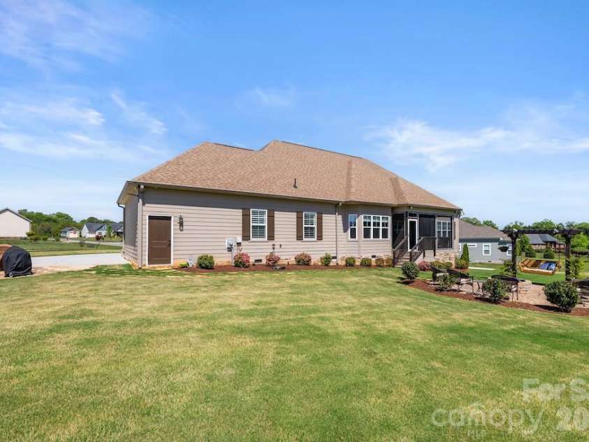 2463 Bridle Court, Lincolnton, NC 28092.  MLS# CAR4370380, YatesRealty ID 13203. 