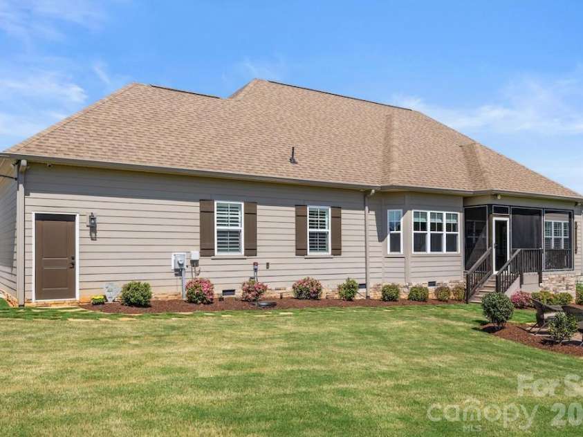 2463 Bridle Court, Lincolnton, NC 28092.  MLS# CAR4370380, YatesRealty ID 13203. 