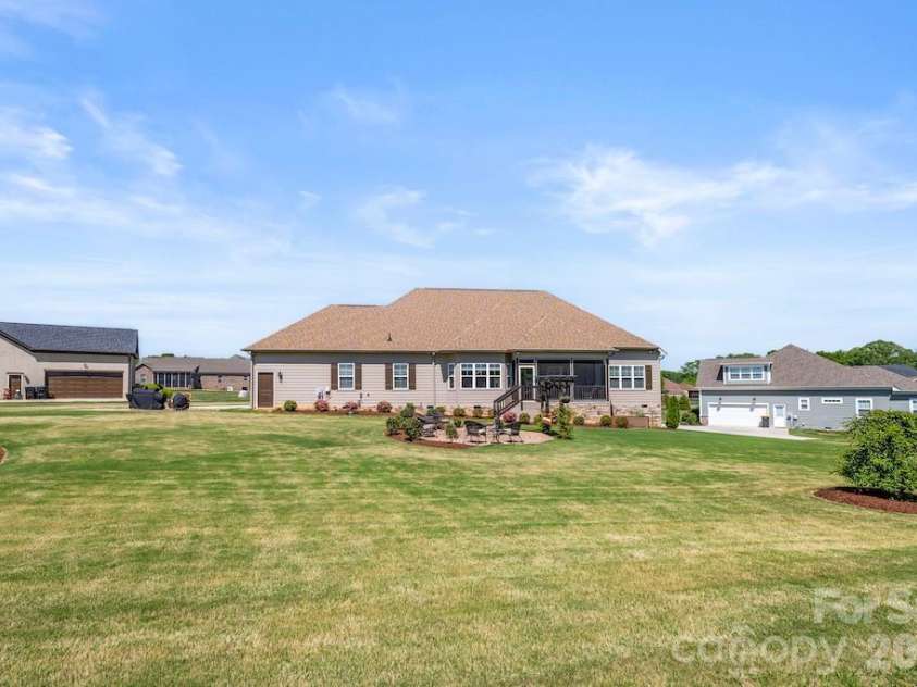 2463 Bridle Court, Lincolnton, NC 28092.  MLS# CAR4370380, YatesRealty ID 13203. 