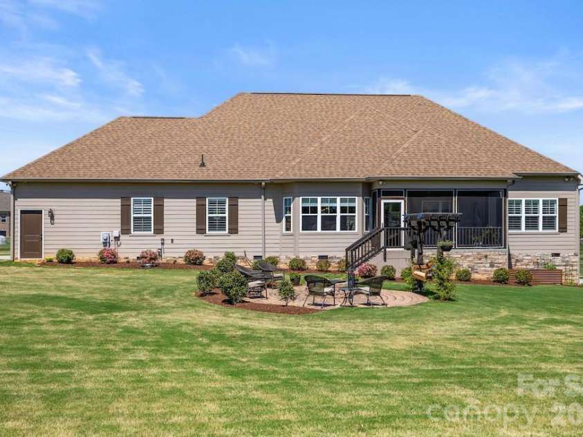 2463 Bridle Court, Lincolnton, NC 28092.  MLS# CAR4370380, YatesRealty ID 13203. 