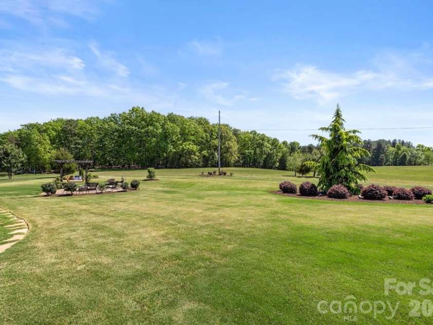 2463 Bridle Court, Lincolnton, NC 28092.  MLS# CAR4370380, YatesRealty ID 13203. 