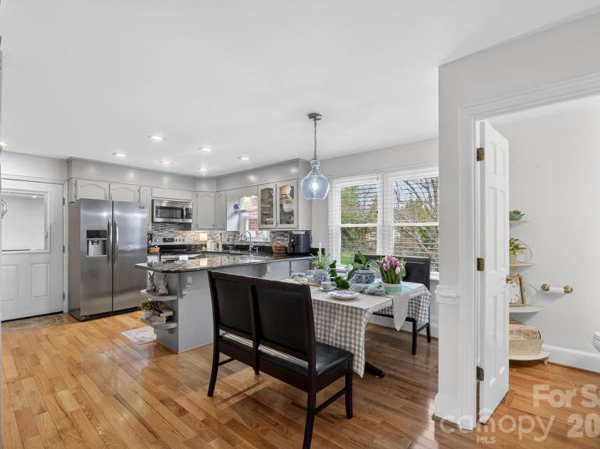885 Beverly Circle, Lenoir, NC 28645.  MLS# CAR4361813, YatesRealty ID 13204. 