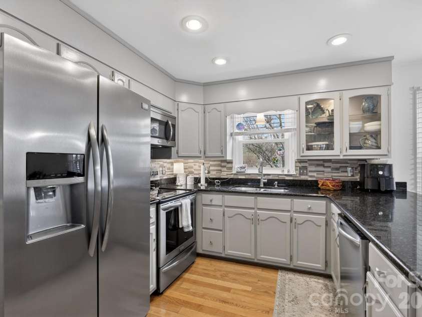 885 Beverly Circle, Lenoir, NC 28645.  MLS# CAR4361813, YatesRealty ID 13204. 