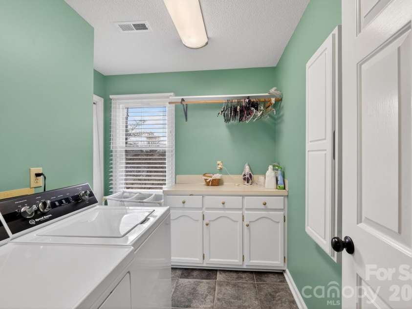 885 Beverly Circle, Lenoir, NC 28645.  MLS# CAR4361813, YatesRealty ID 13204. 