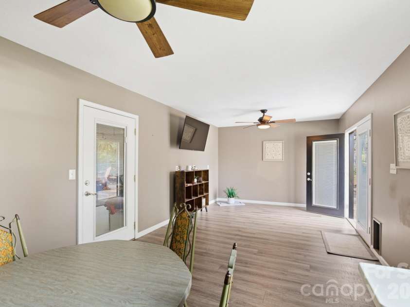 885 Beverly Circle, Lenoir, NC 28645.  MLS# CAR4361813, YatesRealty ID 13204. 