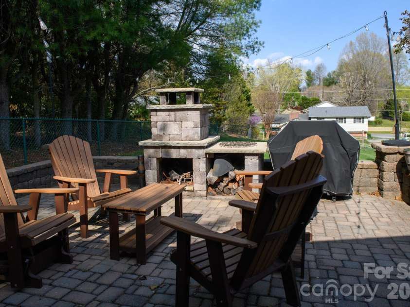 885 Beverly Circle, Lenoir, NC 28645.  MLS# CAR4361813, YatesRealty ID 13204. 