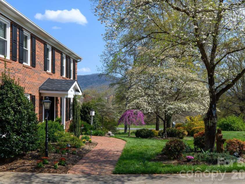 885 Beverly Circle, Lenoir, NC 28645.  MLS# CAR4361813, YatesRealty ID 13204. 