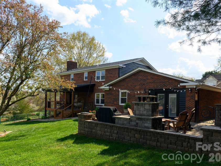 885 Beverly Circle, Lenoir, NC 28645.  MLS# CAR4361813, YatesRealty ID 13204. 