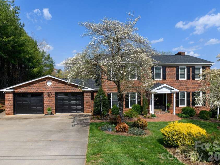 885 Beverly Circle, Lenoir, NC 28645.  MLS# CAR4361813, YatesRealty ID 13204. 
