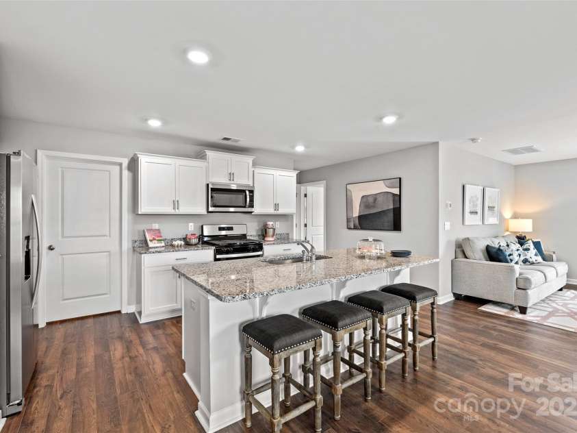 1024 20th Avenue Way, Hickory, NC 28602.  MLS# CAR4212399, YatesRealty ID 13205. 