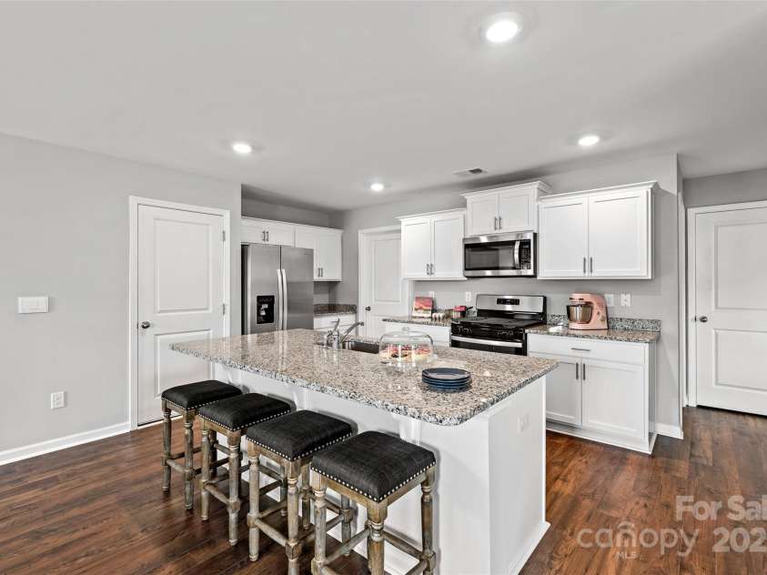 1024 20th Avenue Way, Hickory, NC 28602.  MLS# CAR4212399, YatesRealty ID 13205. 