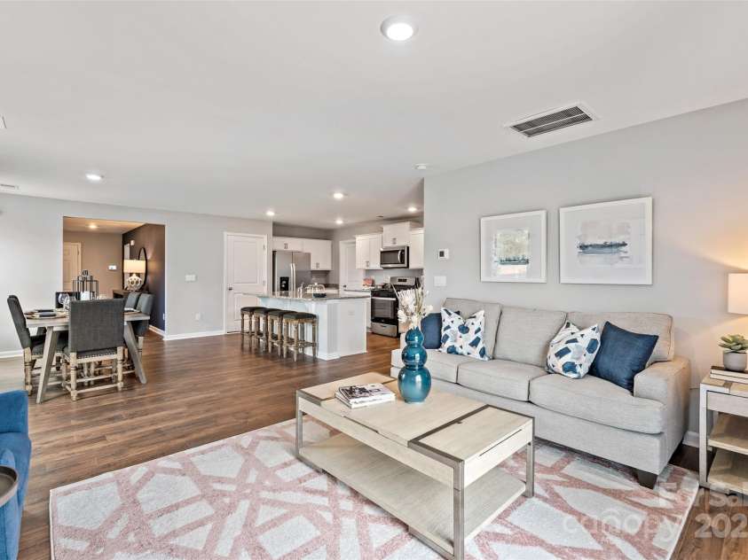 1024 20th Avenue Way, Hickory, NC 28602.  MLS# CAR4212399, YatesRealty ID 13205. 