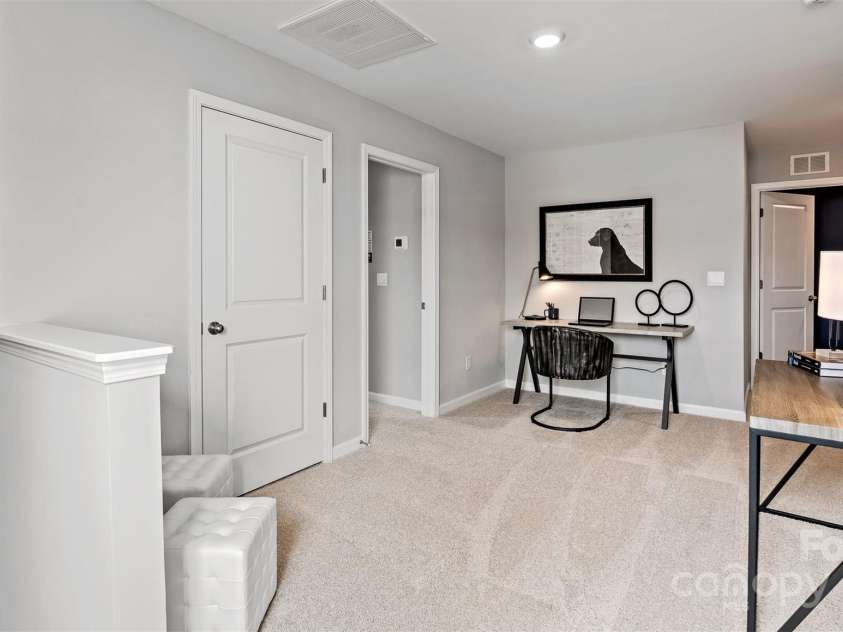 1024 20th Avenue Way, Hickory, NC 28602.  MLS# CAR4212399, YatesRealty ID 13205. 