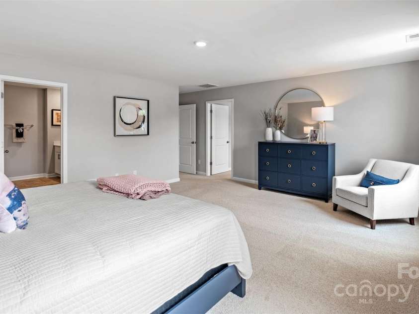 1024 20th Avenue Way, Hickory, NC 28602.  MLS# CAR4212399, YatesRealty ID 13205. 