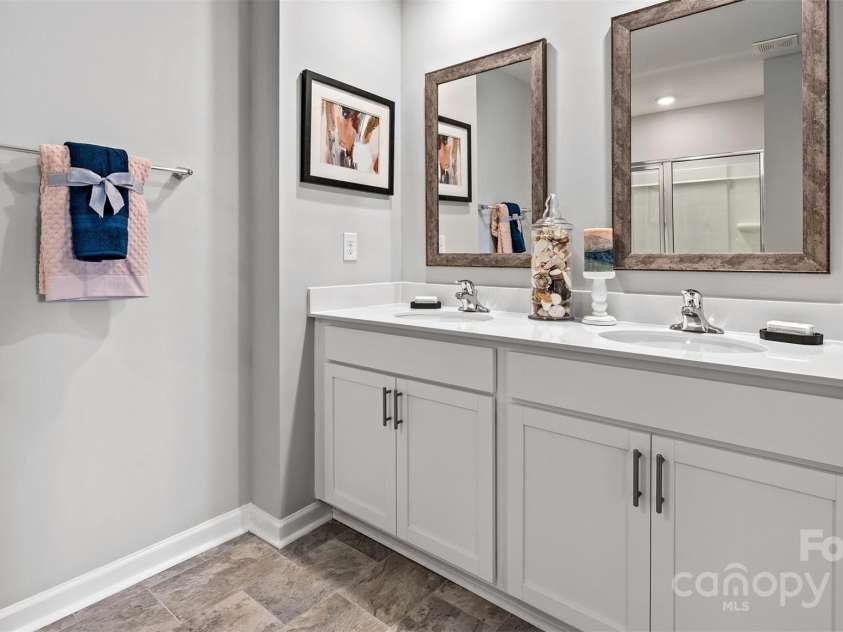 1024 20th Avenue Way, Hickory, NC 28602.  MLS# CAR4212399, YatesRealty ID 13205. 