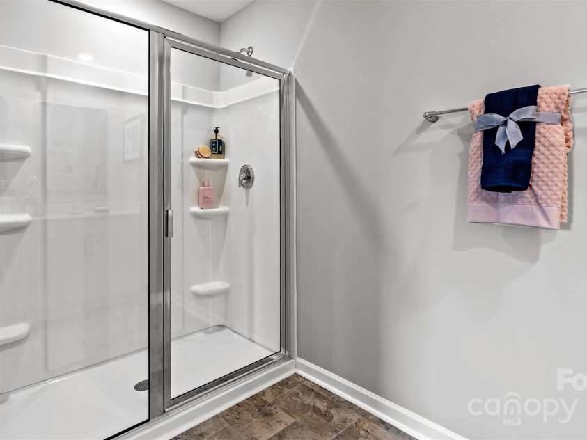 1024 20th Avenue Way, Hickory, NC 28602.  MLS# CAR4212399, YatesRealty ID 13205. 