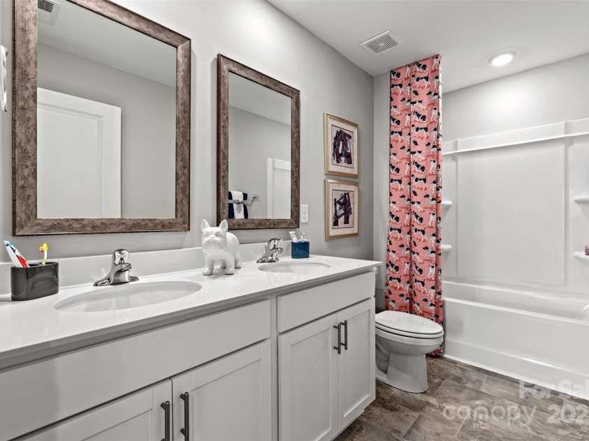 1024 20th Avenue Way, Hickory, NC 28602.  MLS# CAR4212399, YatesRealty ID 13205. 