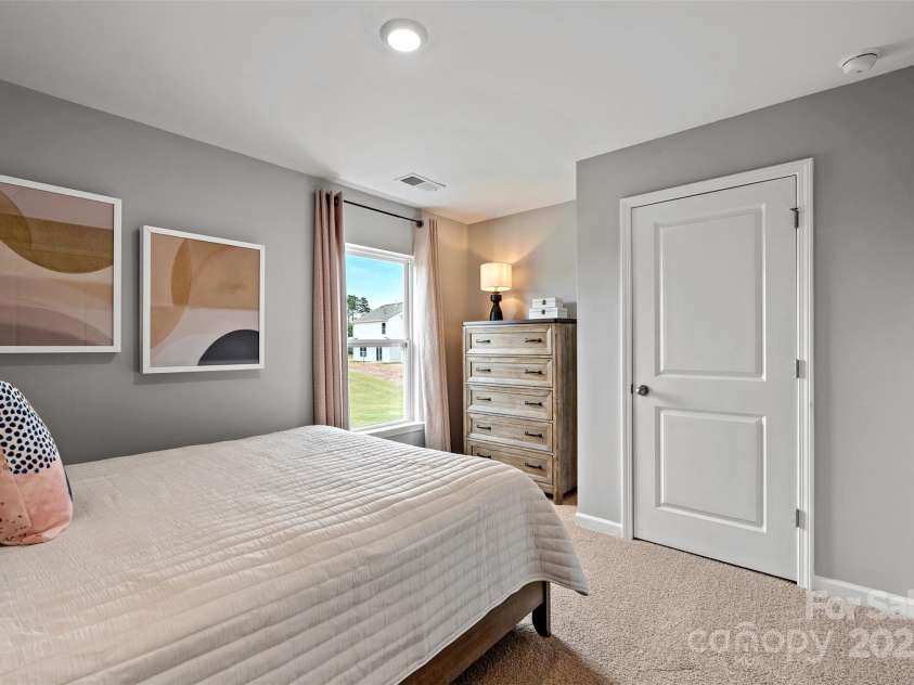 1024 20th Avenue Way, Hickory, NC 28602.  MLS# CAR4212399, YatesRealty ID 13205. 