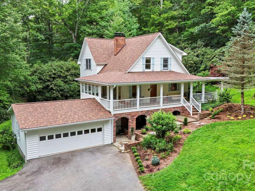 127 Boulder Lane, Blowing Rock, NC 28605.  MLS# CAR4290340, YatesRealty ID 13205. 