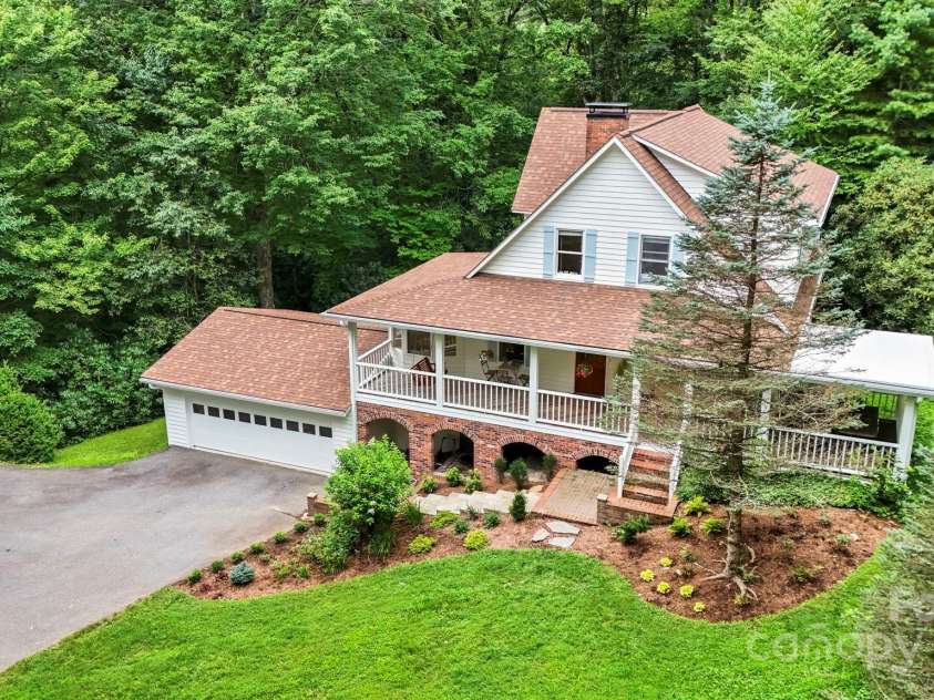 127 Boulder Lane, Blowing Rock, NC 28605.  MLS# CAR4290340, YatesRealty ID 13205. 