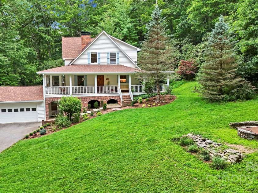 127 Boulder Lane, Blowing Rock, NC 28605.  MLS# CAR4290340, YatesRealty ID 13205. 