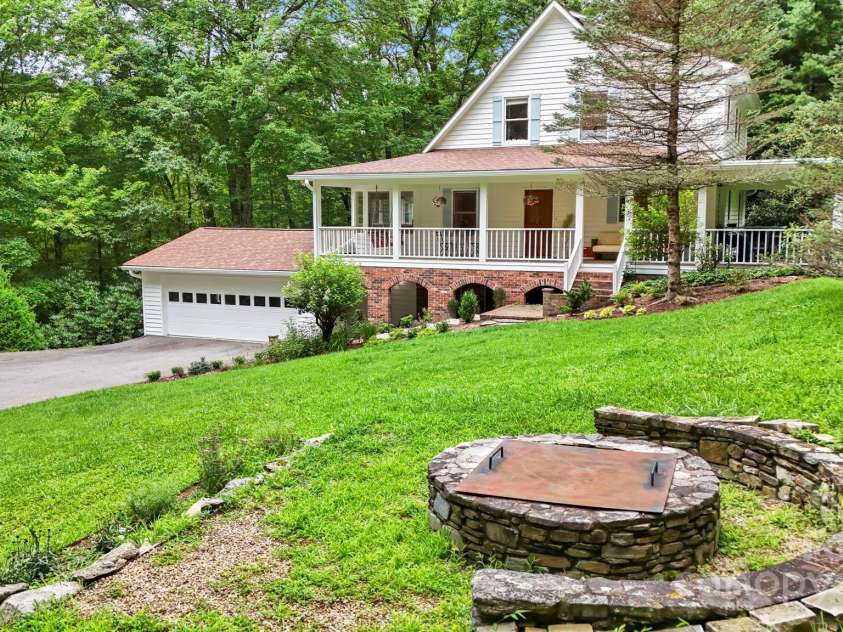127 Boulder Lane, Blowing Rock, NC 28605.  MLS# CAR4290340, YatesRealty ID 13205. 