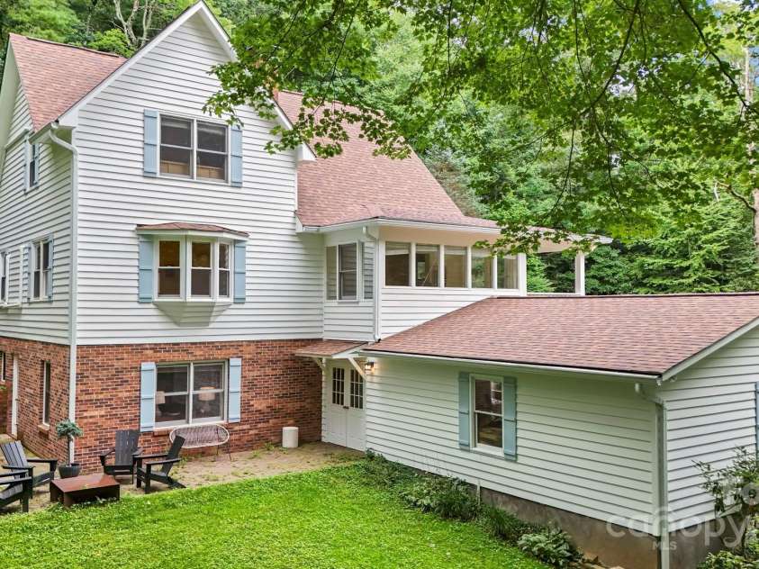 127 Boulder Lane, Blowing Rock, NC 28605.  MLS# CAR4290340, YatesRealty ID 13205. 