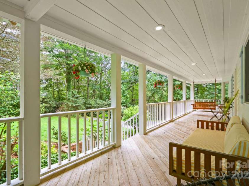 127 Boulder Lane, Blowing Rock, NC 28605.  MLS# CAR4290340, YatesRealty ID 13205. 