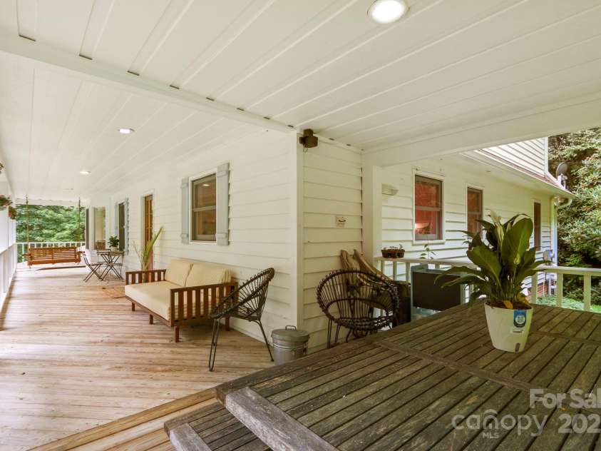 127 Boulder Lane, Blowing Rock, NC 28605.  MLS# CAR4290340, YatesRealty ID 13205. 