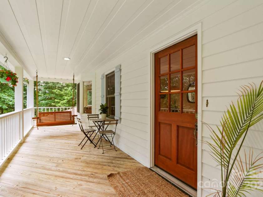 127 Boulder Lane, Blowing Rock, NC 28605.  MLS# CAR4290340, YatesRealty ID 13205. 