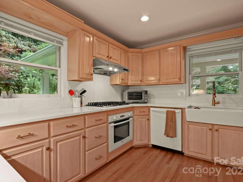 127 Boulder Lane, Blowing Rock, NC 28605.  MLS# CAR4290340, YatesRealty ID 13205. 