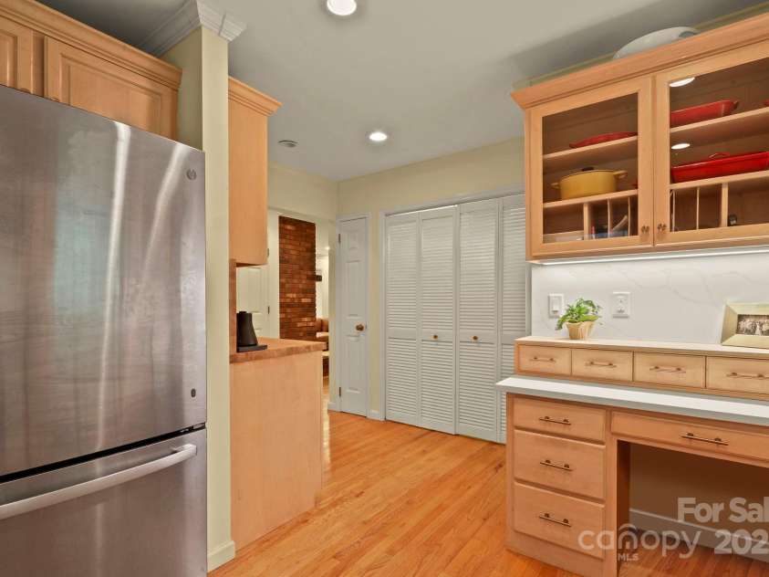 127 Boulder Lane, Blowing Rock, NC 28605.  MLS# CAR4290340, YatesRealty ID 13205. 