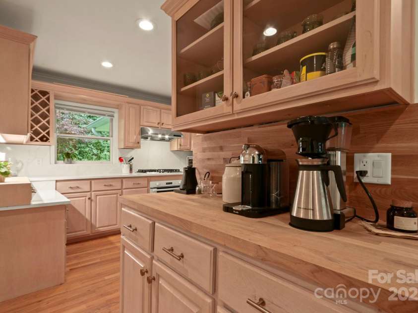 127 Boulder Lane, Blowing Rock, NC 28605.  MLS# CAR4290340, YatesRealty ID 13205. 