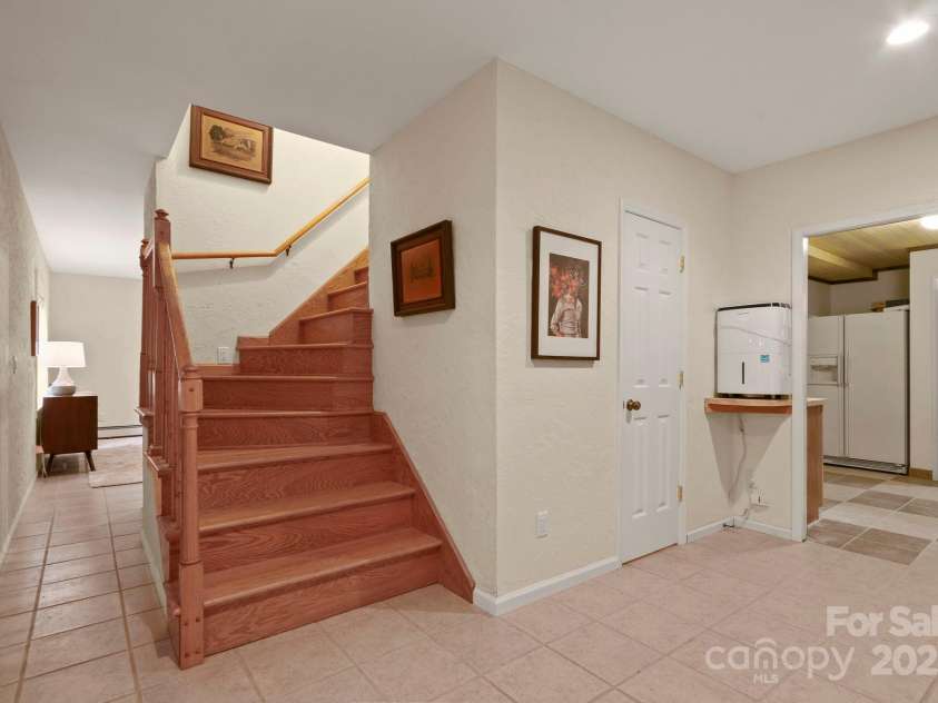 127 Boulder Lane, Blowing Rock, NC 28605.  MLS# CAR4290340, YatesRealty ID 13205. 