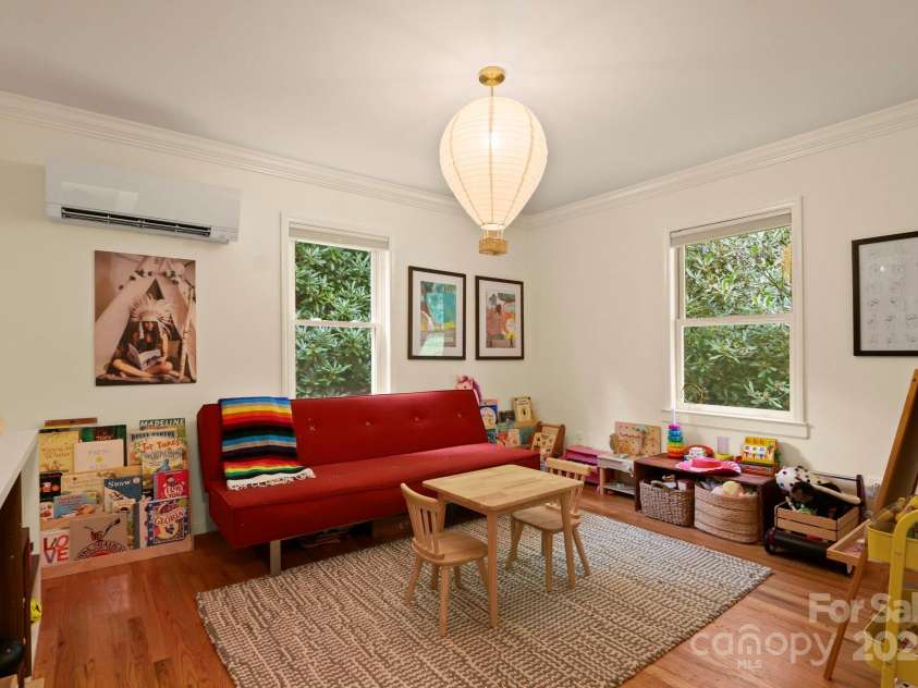 127 Boulder Lane, Blowing Rock, NC 28605.  MLS# CAR4290340, YatesRealty ID 13205. Main-level bedroom
