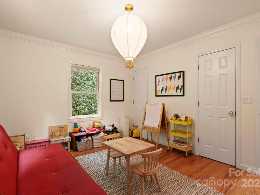 127 Boulder Lane, Blowing Rock, NC 28605.  MLS# CAR4290340, YatesRealty ID 13205. Main-level bedroom