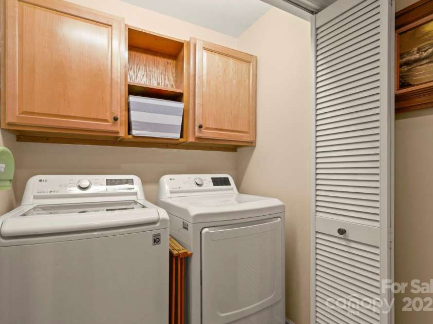 127 Boulder Lane, Blowing Rock, NC 28605.  MLS# CAR4290340, YatesRealty ID 13205. Main-level laundry
