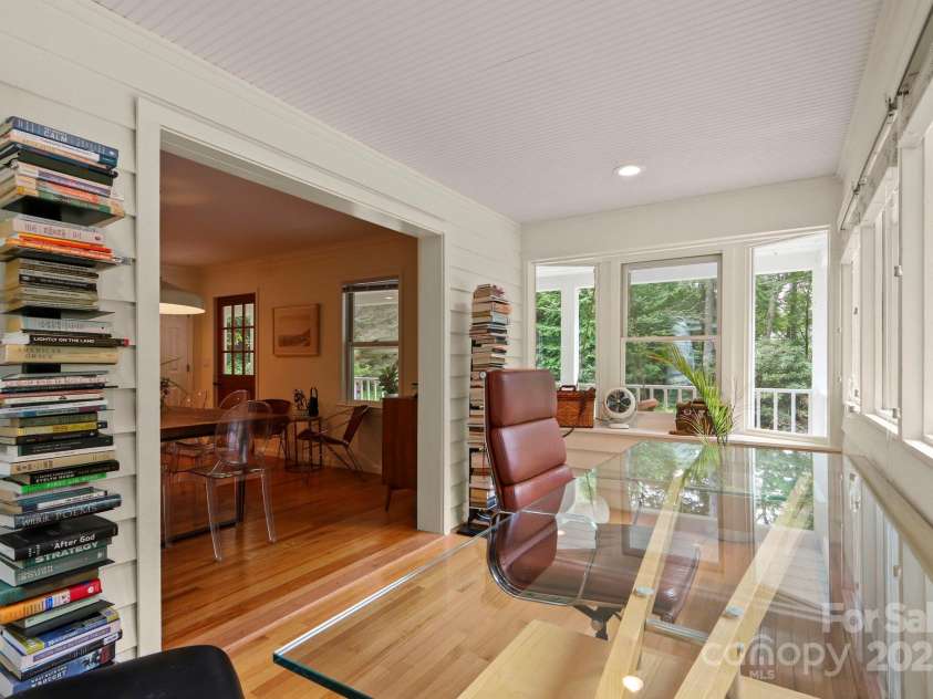 127 Boulder Lane, Blowing Rock, NC 28605.  MLS# CAR4290340, YatesRealty ID 13205. Sunroom